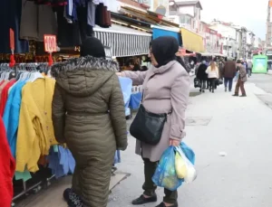 Sakarya’da Kıyafet Çalan Kadın! O Anlar Güvenlik Kamerasında