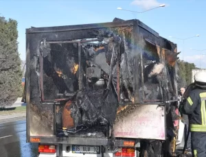 Salihli’de Kamyonette Yangın