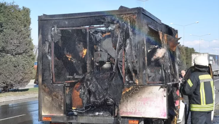 Salihli’de Kamyonette Yangın