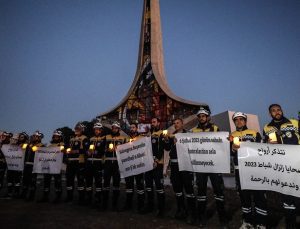 Şam, sarsıntı kurbanlarını anmak için toplandı