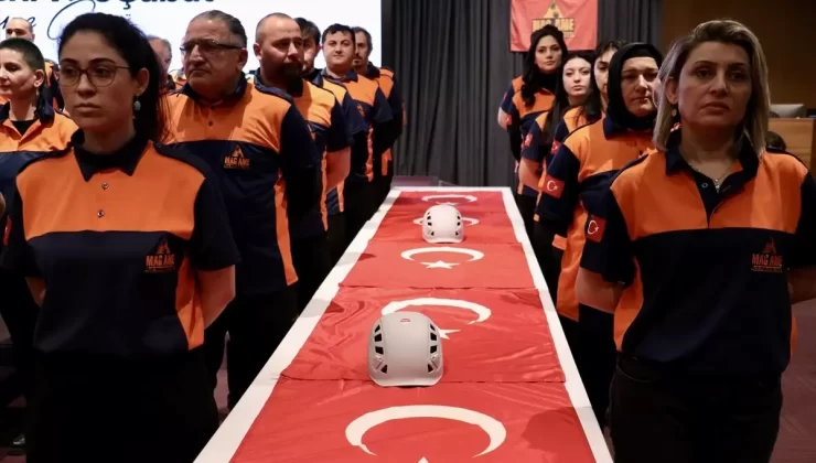 Samsun’da 6 Şubat depremlerinde hayatını kaybedenler anıldı, afet gönüllüleri törenle yemin etti