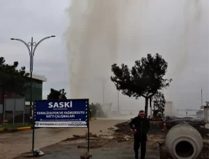 Samsun’da İçme Suyu Borusu Patladı: Tazyikli Su 40 Metre Yükseğe Fışkırdı