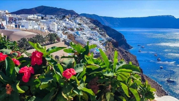 Santorini Adası nerede, Türkiye’ye yakın mı? Santorini Adası’nın haritadaki yeri ne?