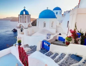Santorini Adası’nda Sismik Hareketlilik Nedeniyle Eğitime Orta Verildi