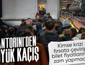 Santorini Adası’ndan büyük kaçış: Geceden beri limanda yoğunluk sürüyor