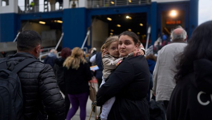 Santorini’de dehşet dolu bekleyiş: Uzmanlar: “Deprem ne kadar geç olursa o kadar büyük olacak”