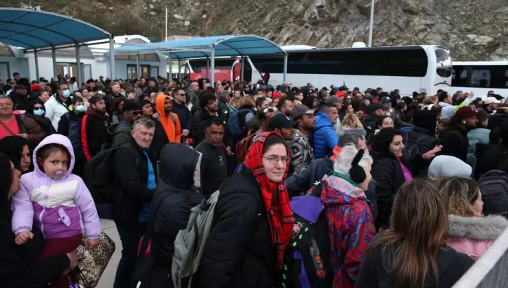 Santorini’de Göç ve Kaos