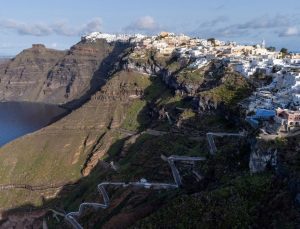 Santorini’de son durum: Heyelan riski arttı, 6’dan büyük deprem beklentisi