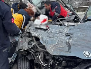 Sapanca’da TIR’a çarpan otomobilde bir ölü, üç yaralı