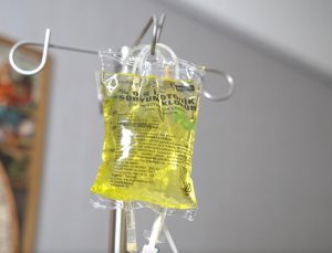 Sarı serum tehlikesi: Evde uygulama ölüme davetiye çıkartıyor