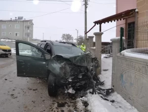 Şarkışla’da Trafik Kazası: 2 Yaralı