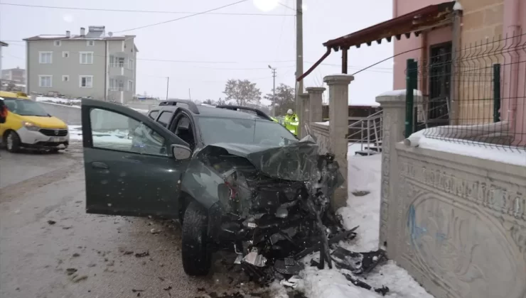 Şarkışla’da Trafik Kazası: 2 Yaralı