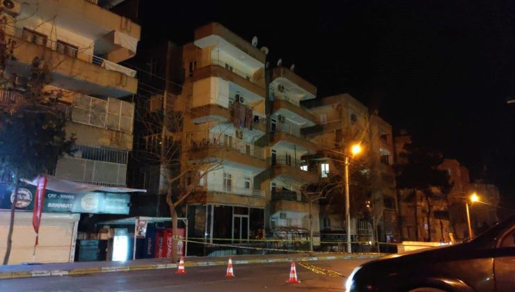 Sarsıntının yıldönümünde huzursuz eden çatırtılar: 5 katlı bina boşaltıldı