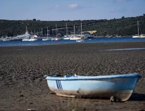 Seferihisar’da Deniz Suyu 200 Metre Çekildi