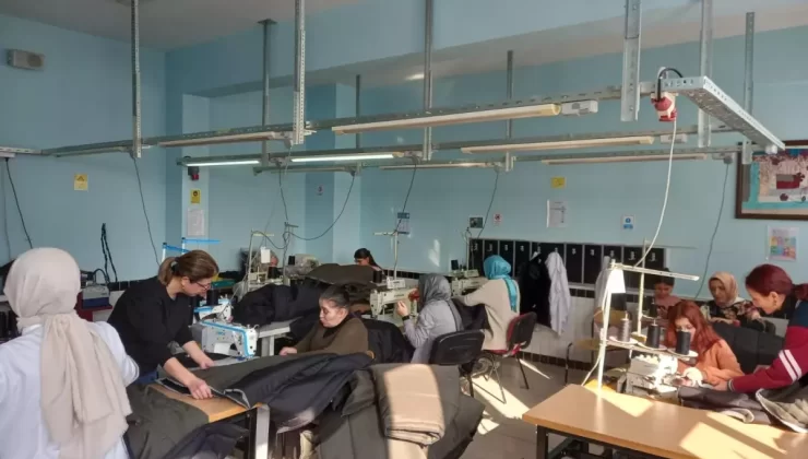 Selçuklu Öztekinler Lisesi’nden Depremzedelere 1000 Uyku Tulumu