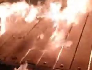 Siirt’te parkta vandalizm: Bank ve masayı ateşe verdiler