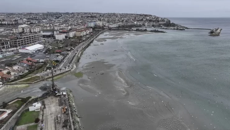 Silivri’de Denizde Adacıklar Oluştu