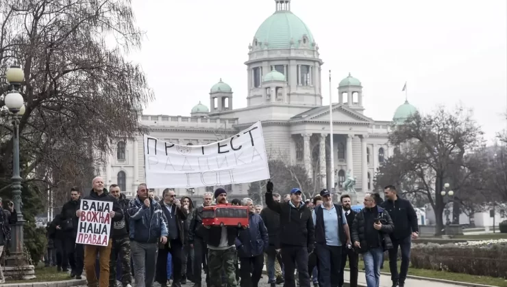 Sırbistan’da Hükümet Karşıtı Gösteriler Devam Ediyor