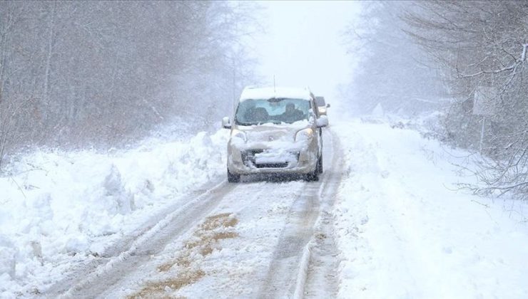 Sivas’ta kar ve tipi nedeniyle 646 köy yolu ulaşıma kapandı