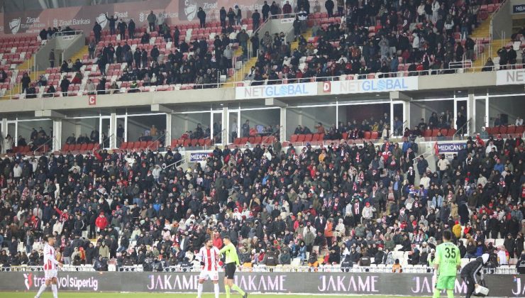 Sivas’ta ‘yönetim istifa’ tezahüratları