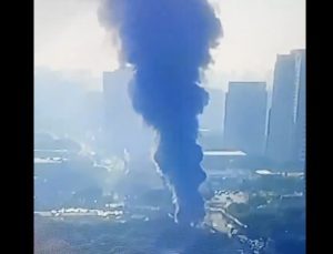 SON DAKİKA HABERİ: Brezilya’da uçak kalabalık caddeye düştü