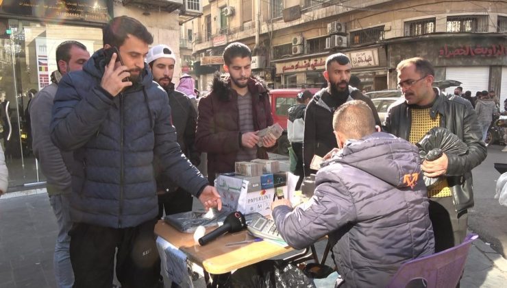 Suriye lirası, dolar karşısında değer kazanmaya devam ediyor