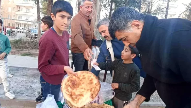 Tandır Ekmeğiyle Geçim Sağlayan Çocuklar