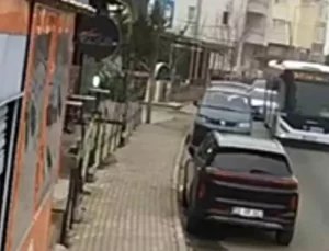 Tekirdağ’da Belediye Otobüsü Park Halindeki Araca Çarptı