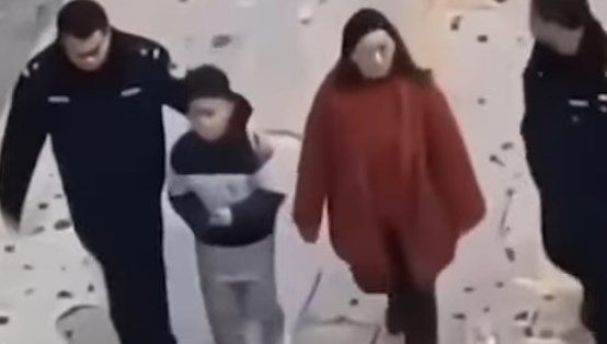 Torpil patlattı, otomobiller havada uçuştu: Küçük çocuğun yaramazlığı 28 milyon lira hasara neden oldu!