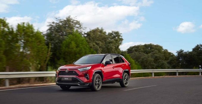 Toyota, RAV4 GR Sport modelini Türkiye’de satışa çıkardı