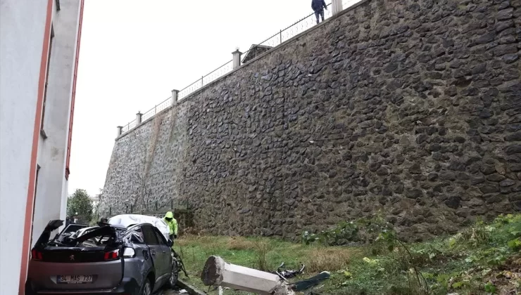 Trabzon’da Devrilen Araçta Anne ve Oğul Yaralandı