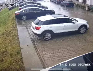 Trabzon’da Park Halindeki Araç Devrildi