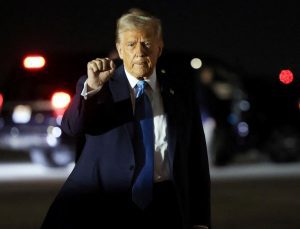 Trump, Meksika’ya yönelik ek gümrük vergisini askıya aldı