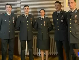 TSK’dan ihraç edilen 5 teğmen Anıtkabir’de