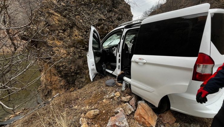 Tunceli’de kayaya çarpan araçtaki bir kişi öldü, 6 kişi hastanede