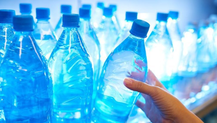 Türkiye’de de satılıyor! Ünlü su markasında mikroplastik savı: Reklamların durdurulması talep edildi