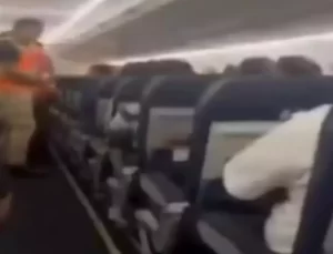 Uçakta silah çeken yolcu panik yarattı: ”Hepinizi öldüreceğim”