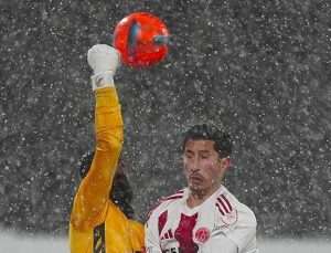 Ümraniyespor ile Sakaryaspor golsüz berabere kaldı!