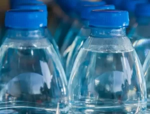 Ünlü su markasına dehşete düşüren suçlama: Otizm ve kansere yol açıyor