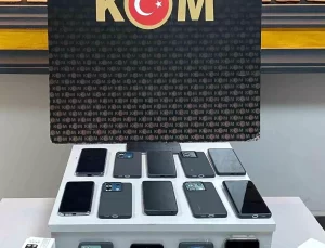 Uşak’ta Kaçak Alkol ve Telefon Operasyonu