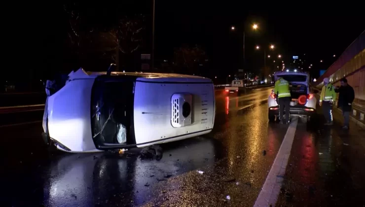 Üsküdar’da Hafif Ticari Araç Kazası: Sürücü Yaralandı