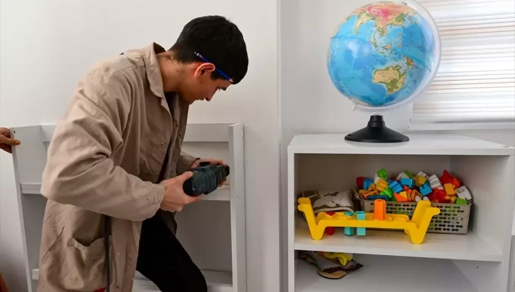 Van’da Öğrencilerden Okul Bakımı