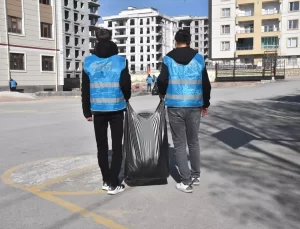 Van’da Yükümlüler Okulları Yeniliyor