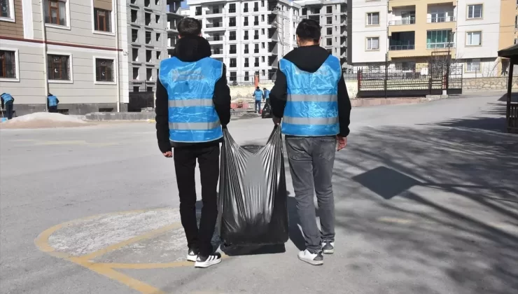 Van’da Yükümlüler Okulları Yeniliyor