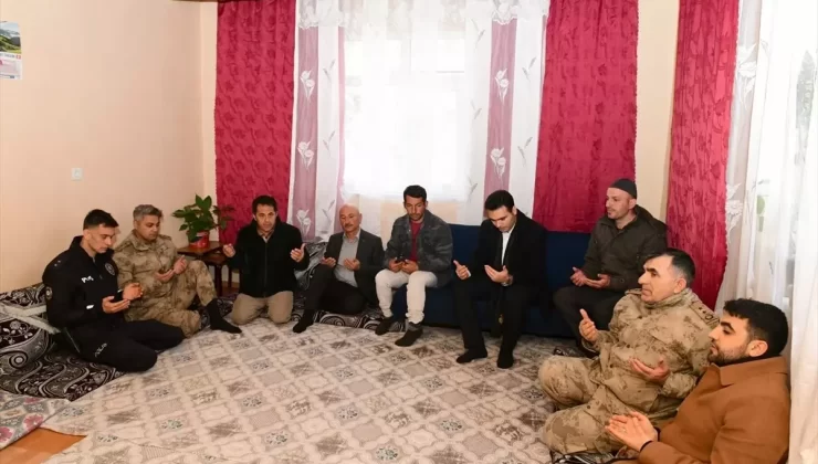 Van’daki çığlarda hayatını kaybedenler anıldı