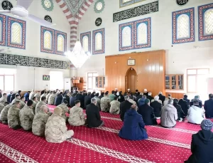 Van’daki çığlarda hayatını kaybedenler anıldı