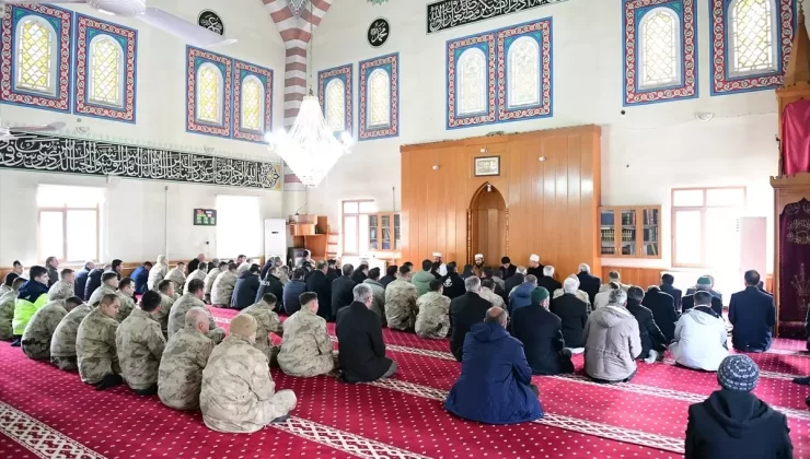 Van’daki çığlarda hayatını kaybedenler anıldı