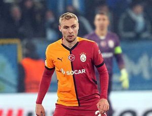 Victor Nelsson, Roma ile el sıkıştı