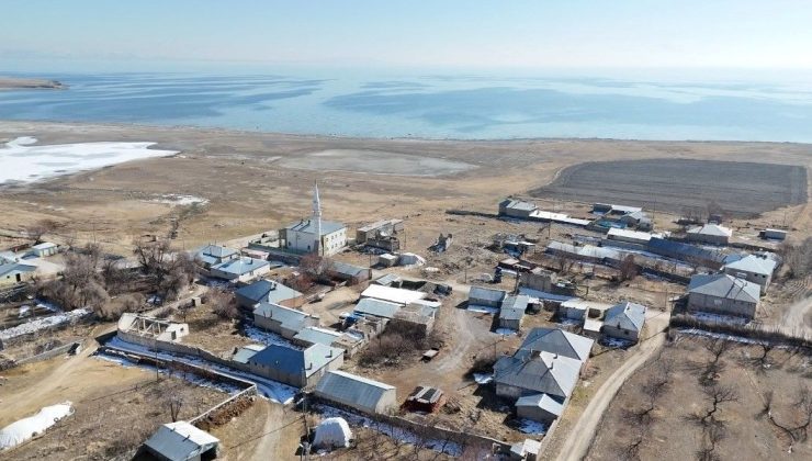 Vilayet merkezine 115 kilometre uzaklıkta: 2 göl ortasında süper köy