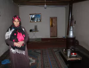 Yalnız Yaşayan Şilan Çakar, Mezrada Kurtlardan Korktuğu İçin Evden Çıkamıyor